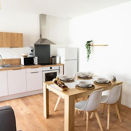 Spacieux Appartement Avec Parking Prive A Saumur Esterno foto