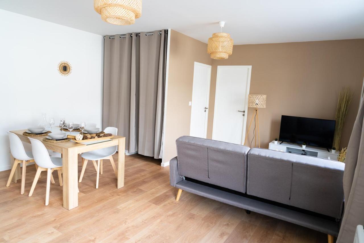 Spacieux Appartement Avec Parking Prive A Saumur Esterno foto